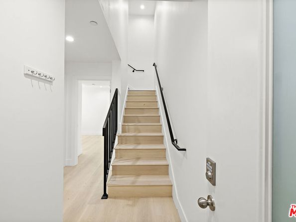 5651 Case Avenue, North Hollywood CA 91601