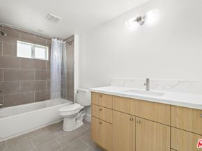 5651 Case Avenue, North Hollywood CA 91601