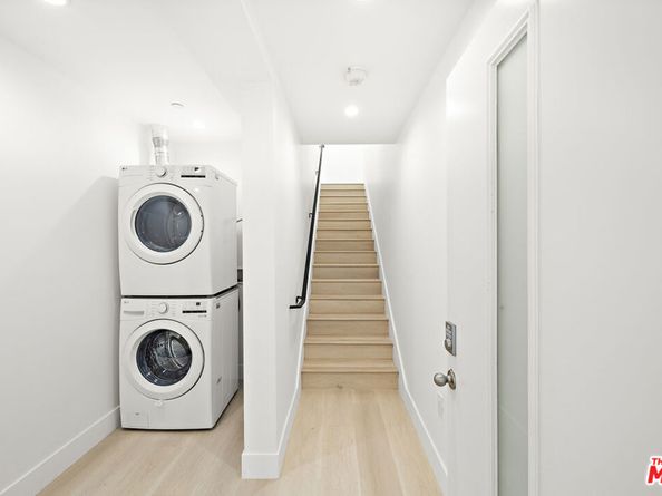 5651 Case Avenue, North Hollywood CA 91601