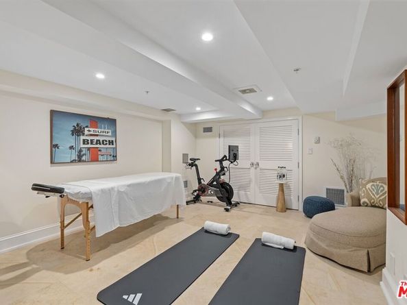 2705 Ocean Front Walk, Venice CA 90291