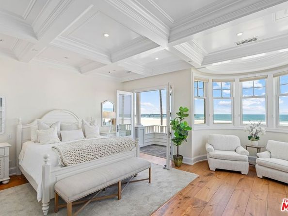 2705 Ocean Front Walk, Venice CA 90291