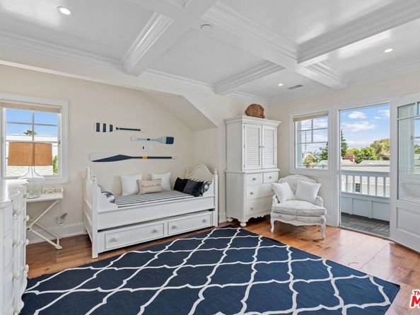 2705 Ocean Front Walk, Venice CA 90291