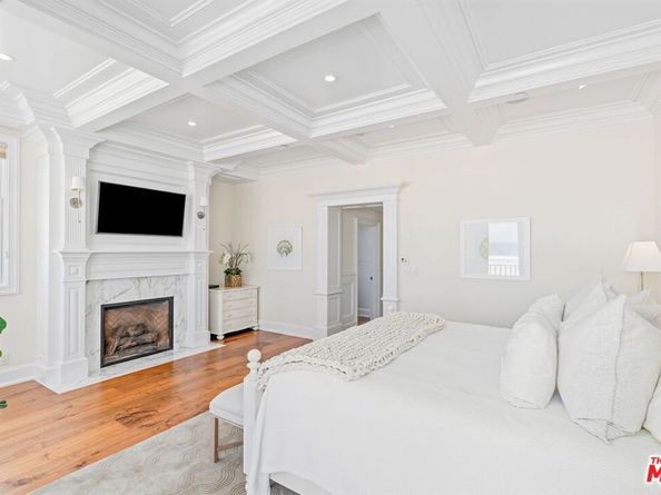 2705 Ocean Front Walk, Venice CA 90291