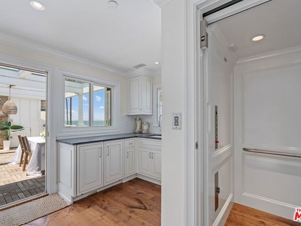 2705 Ocean Front Walk, Venice CA 90291