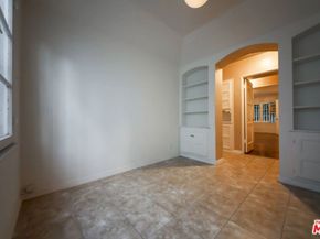 147 N Detroit Street, Los Angeles CA 90036