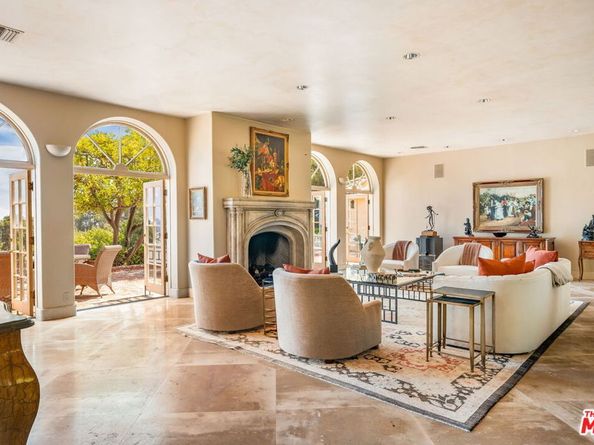 10820 Ambazac Way, Los Angeles CA 90077