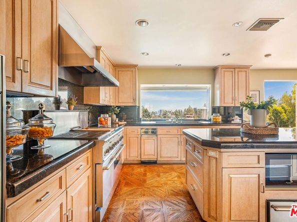 10820 Ambazac Way, Los Angeles CA 90077