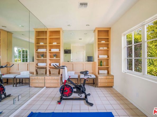 10820 Ambazac Way, Los Angeles CA 90077