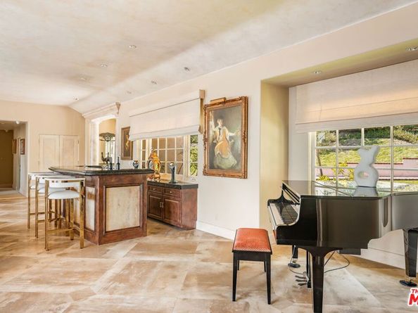 10820 Ambazac Way, Los Angeles CA 90077