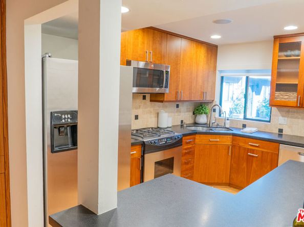 880 Hilldale Avenue 10, West Hollywood CA 90069