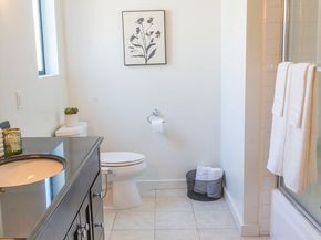 880 Hilldale Avenue 10, West Hollywood CA 90069