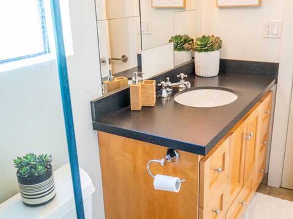 880 Hilldale Avenue 10, West Hollywood CA 90069