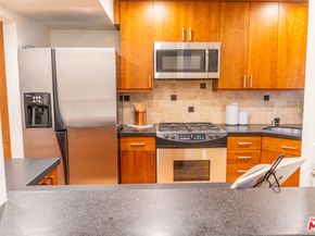 880 Hilldale Avenue 10, West Hollywood CA 90069