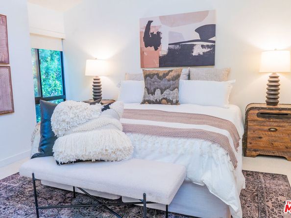 880 Hilldale Avenue 10, West Hollywood CA 90069