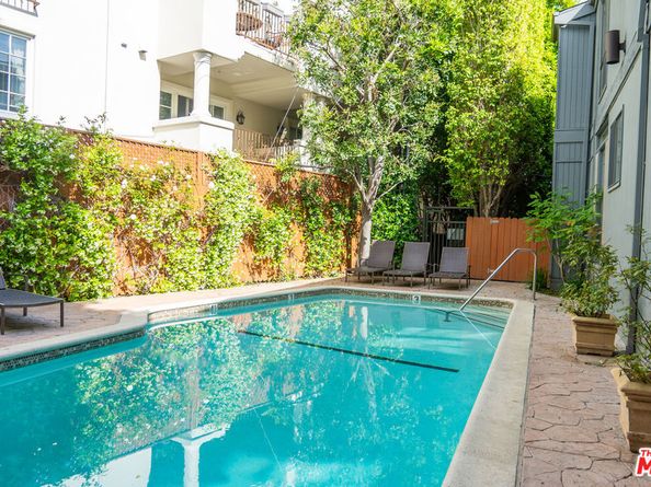 880 Hilldale Avenue 10, West Hollywood CA 90069