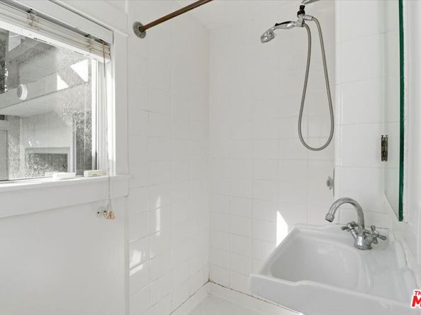 109 Dudley Avenue, Venice CA 90291