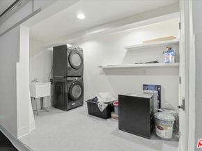 109 Dudley Avenue, Venice CA 90291