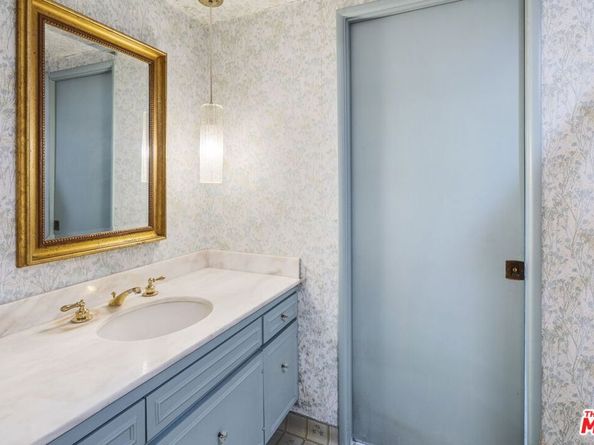 6619 S Bedford Avenue, Los Angeles CA 90056