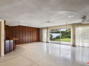 6619 S Bedford Avenue, Los Angeles CA 90056