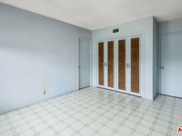 6619 S Bedford Avenue, Los Angeles CA 90056