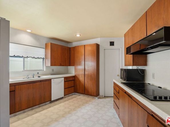 6619 S Bedford Avenue, Los Angeles CA 90056