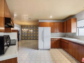 6619 S Bedford Avenue, Los Angeles CA 90056