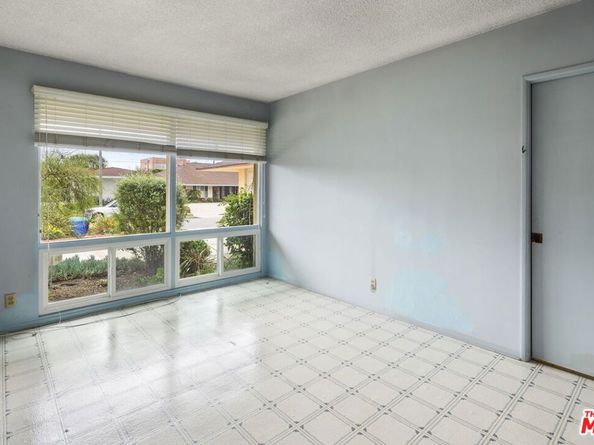 6619 S Bedford Avenue, Los Angeles CA 90056