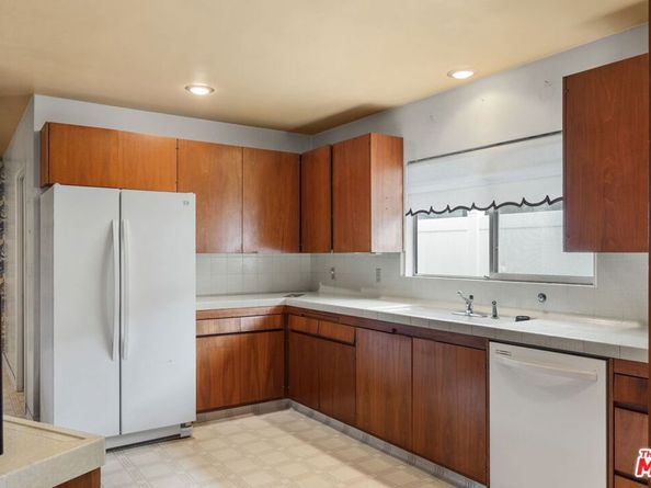 6619 S Bedford Avenue, Los Angeles CA 90056