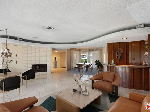 6619 S Bedford Avenue, Los Angeles CA 90056