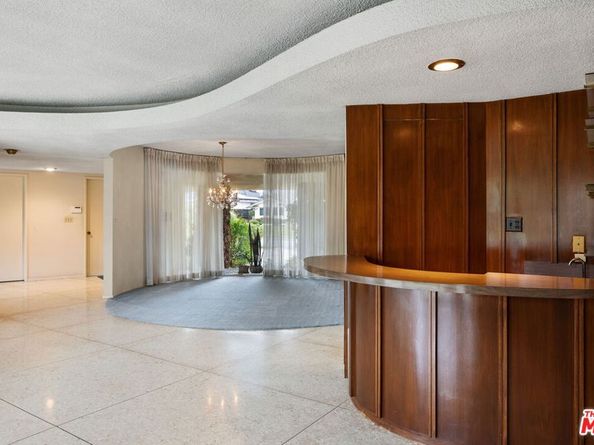 6619 S Bedford Avenue, Los Angeles CA 90056