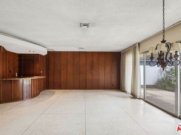 6619 S Bedford Avenue, Los Angeles CA 90056