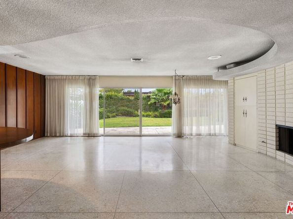 6619 S Bedford Avenue, Los Angeles CA 90056