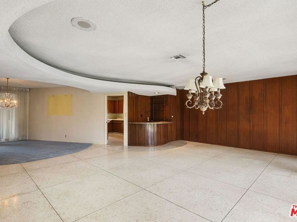 6619 S Bedford Avenue, Los Angeles CA 90056