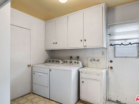 6619 S Bedford Avenue, Los Angeles CA 90056