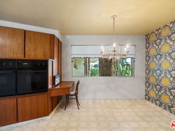 6619 S Bedford Avenue, Los Angeles CA 90056