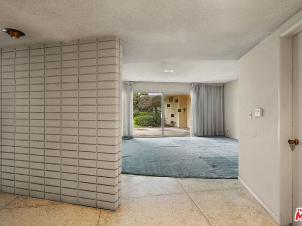 6619 S Bedford Avenue, Los Angeles CA 90056