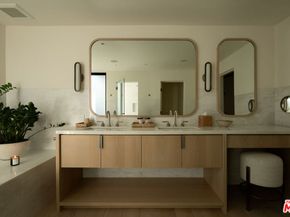 120 N Hart Avenue, Santa Monica CA 90405