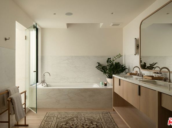 120 N Hart Avenue, Santa Monica CA 90405