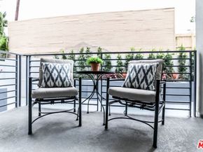 5026 Rosewood Avenue, Los Angeles CA 90004