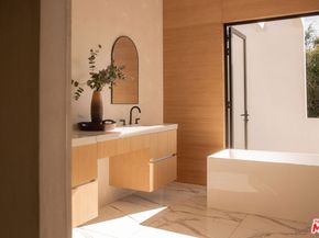 6546 Colgate Avenue, Los Angeles CA 90048