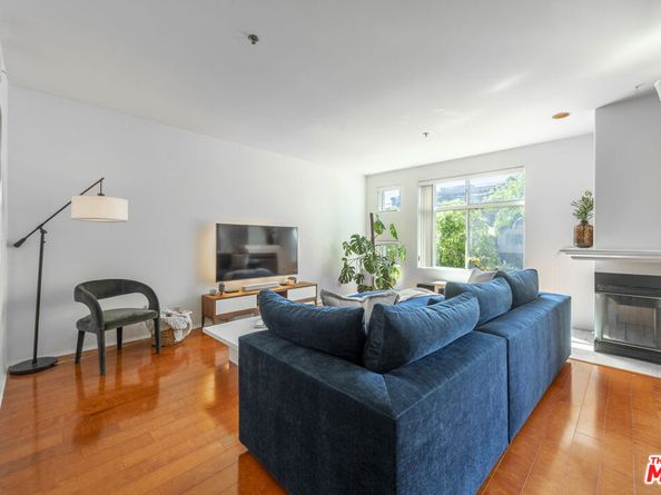 12633 Moorpark Street 212, Studio City CA 91604