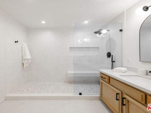 12633 Moorpark Street 212, Studio City CA 91604