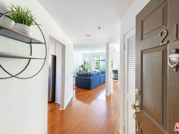 12633 Moorpark Street 212, Studio City CA 91604