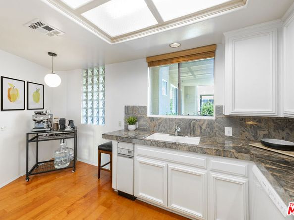 12633 Moorpark Street 212, Studio City CA 91604