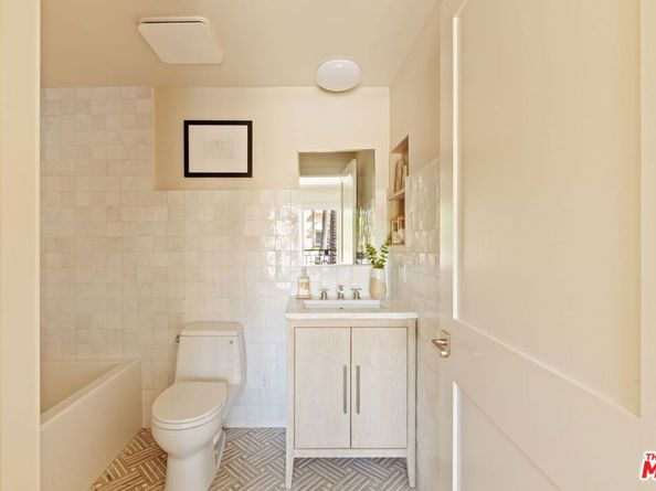 130 Marguerita Avenue 13, Santa Monica CA 90402