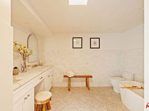 130 Marguerita Avenue 13, Santa Monica CA 90402