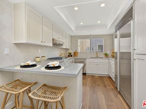 5711 Owensmouth Avenue 131, Woodland Hills CA 91367