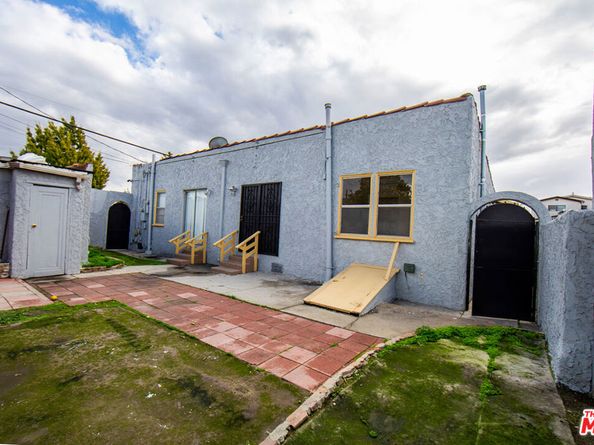 2003 W 66th Street, Los Angeles CA 90047