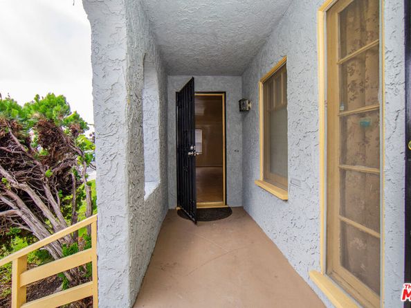 2003 W 66th Street, Los Angeles CA 90047