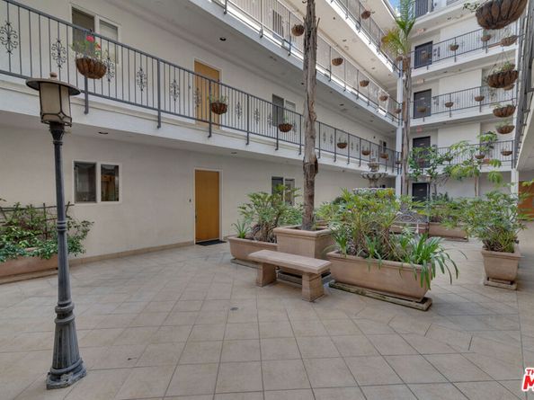 1878 Greenfield Avenue 104, Los Angeles CA 90025